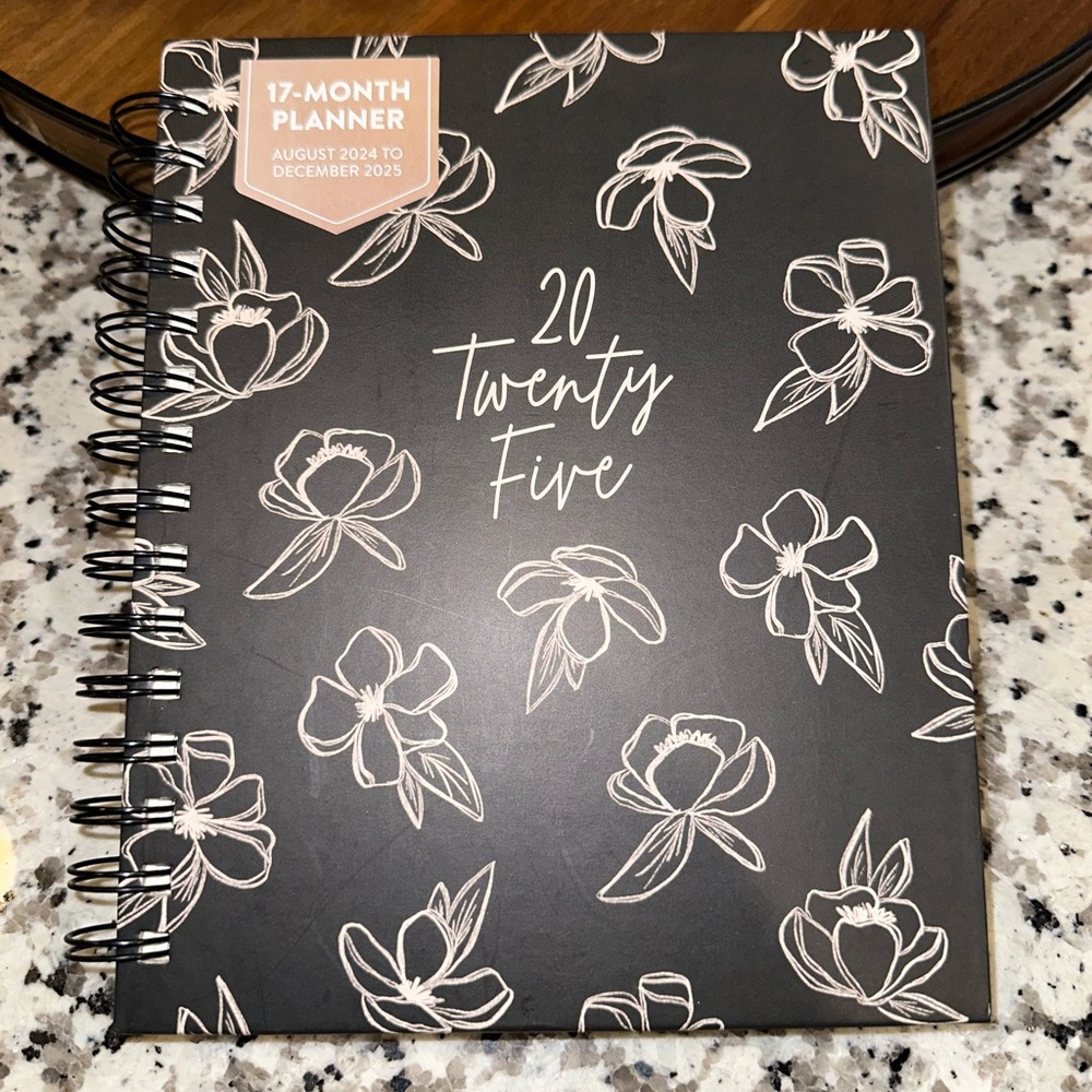 2025 BLACK & PINK PLANNER!! 🖤🌺🌟